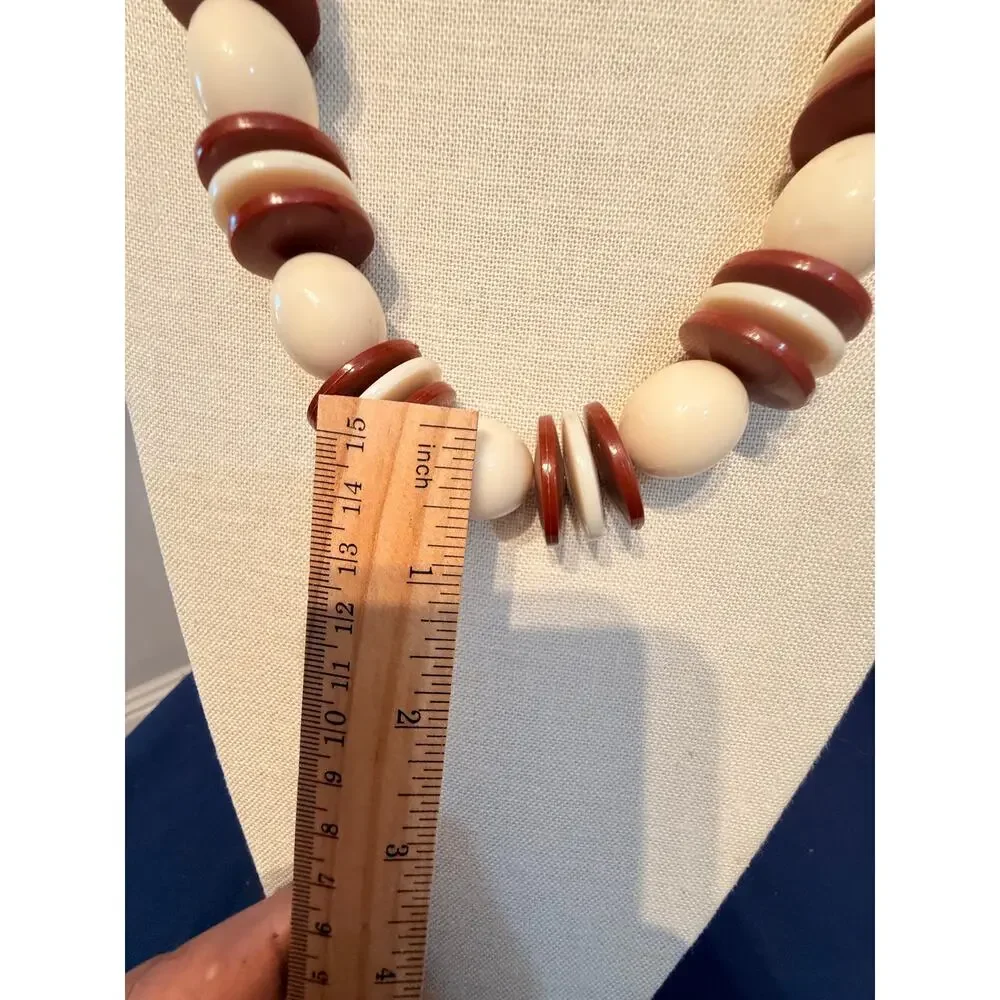Vintage Graduated Cream & Brown Lucite Bead Necklace 26”